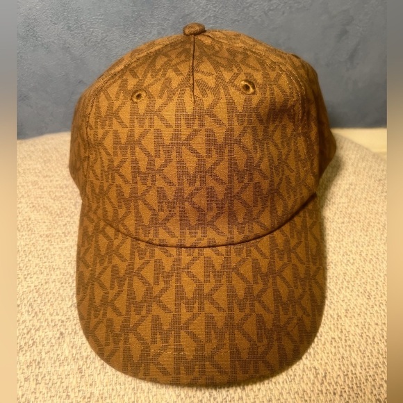 NWT Michael Kors Signature Logo Cap